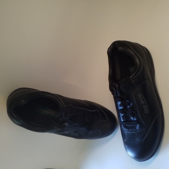 Easy Spirit Shoes - EASY SPIRIT WALKING SHOE NWT Black Leather 6 1/2 Vintage
